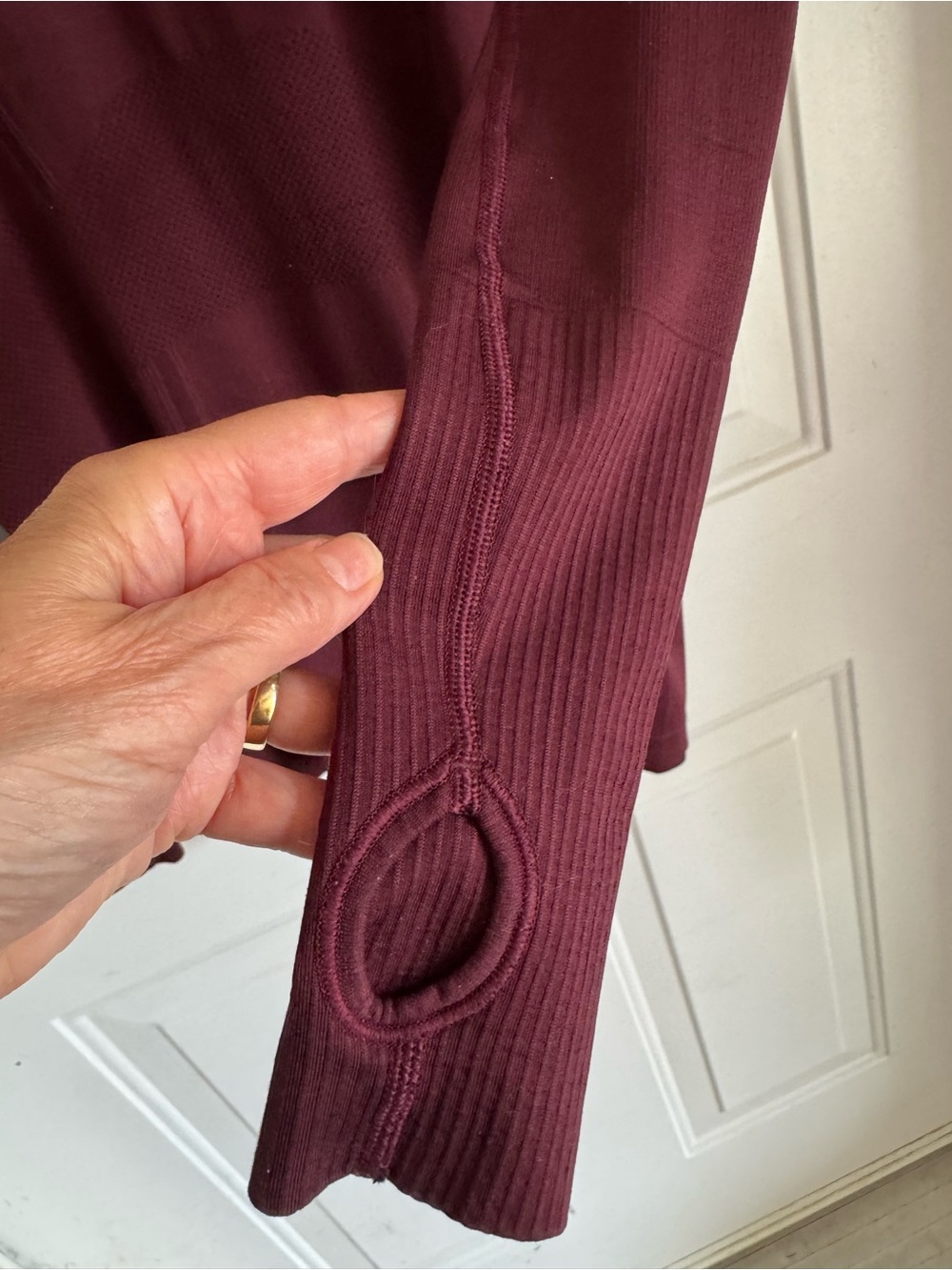 Women's Long-Sleeve Performance Top - Burgundy Lululemon size 6 - Picture 4 of 4